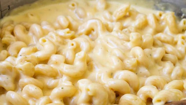 Creamy Stovetop Macaroni and Cheese Reci