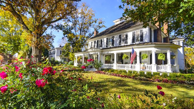 Trending Paint Colors Homeowners Are Leaving Behind in 2026